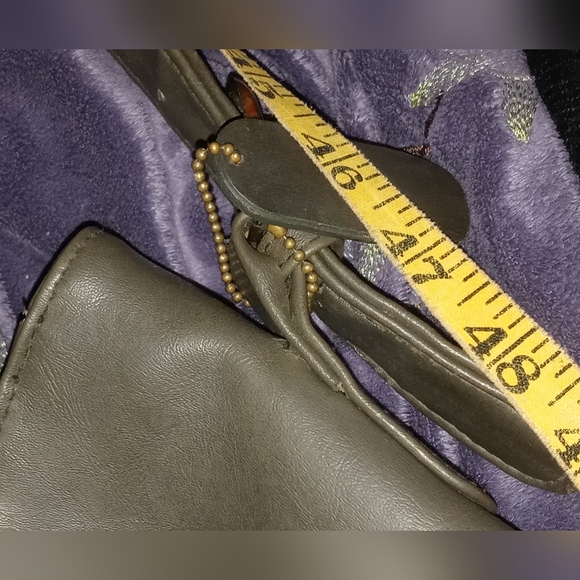 Women's Dolce Vita Large Brownish Gray Crossbody Bucket Shaped Purse/Handbag - Picture 4 of 7